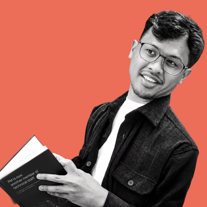 Razii Abraham memegang buku PM Is Now Another Member of Technical Staff